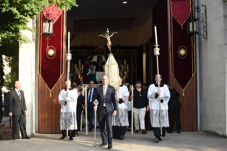 El traslado del paso de misterio de la Sagrada Cena a la Catedra, en imágenes