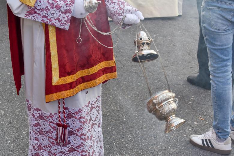 El traslado del paso de misterio de la Sagrada Cena a la Catedral, en imágenes