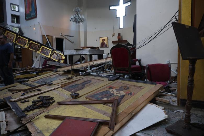 «Entró en la iglesia, donde abrió fuego e hizo detonar su chaleco explosivo», aseguran los testigos