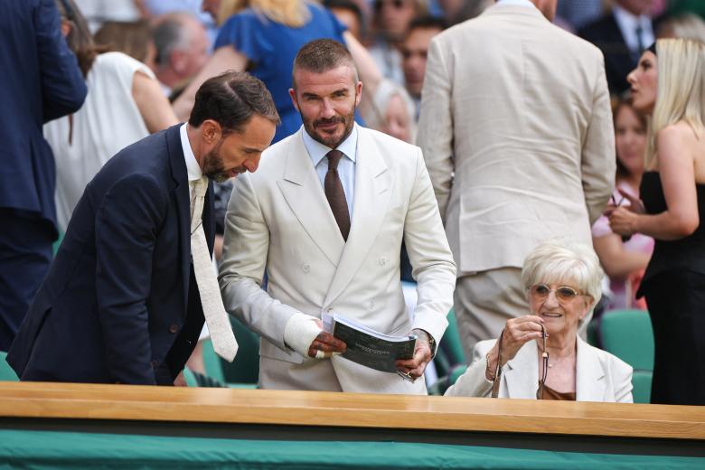 (From L) England's former head coach Gareth Southgate, English former football player David Beckham and his mother Sandra Georgina West arrive in the Royal box ahead of the men's singles first round tennis match between Spain's Carlos Alcaraz and Italy's Fabio Fognini on the first day of the 2025 Wimbledon Championships at The All England Lawn Tennis and Croquet Club in Wimbledon, southwest London, on June 30, 2025. (Photo by HENRY NICHOLLS / AFP) / RESTRICTED TO EDITORIAL USE