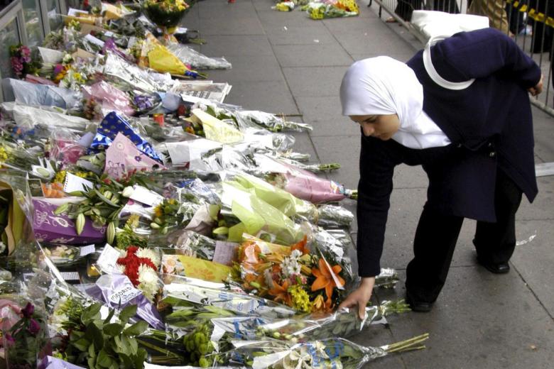 Londres conmemora los 20 años del peor atentado terrorista