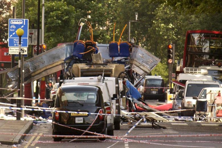 Londres conmemora los 20 años del peor atentado terrorista