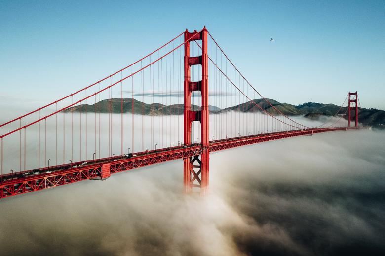 Ver amanecer sobre el Puente de San Francisco