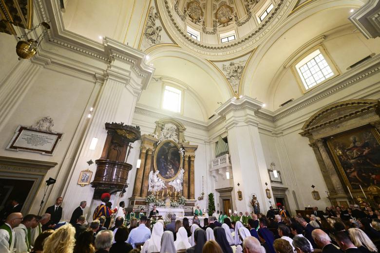 Pope Leo XIV presides over a mass in the Parrocchia Pontificia di San Tommaso da Villanova (Papal Parish of St. Thomas of Villanova) in the summer papal estate in Castel Gandolfo, 40 km southeast of Rome, on July 13, 2025. The newly elected Pope Leo XIV, takes a summer break from July 6 to 20 at the papal palace at Castel Gandolfo, outside Rome, a longtime country residence for pontiffs that Francis declined to use. (Photo by Tiziana FABI / POOL / AFP)