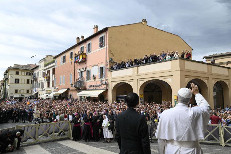 Pope Leo XIV holds the Ostia as he presides over a mass in the Parrocchia Pontificia di San Tommaso da Villanova (Papal Parish of St. Thomas of Villanova) in the summer papal estate in Castel Gandolfo, 40 km southeast of Rome, on July 13, 2025. The newly elected Pope Leo XIV, takes a summer break from July 6 to 20 at the papal palace at Castel Gandolfo, outside Rome, a longtime country residence for pontiffs that Francis declined to use. (Photo by Tiziana FABI / POOL / AFP)