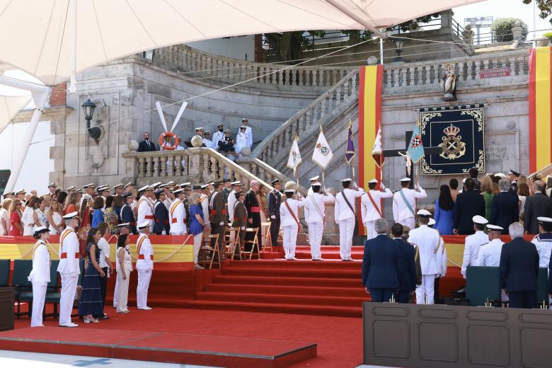 Solemne homenaje a los que dieron su vida por España en la Academia Naval de Marín