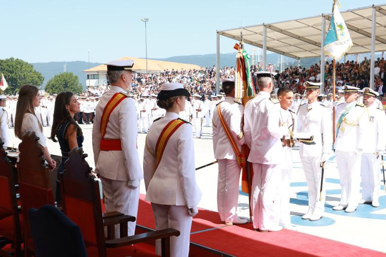Los Reyes, la Princesa de Asturias y la Infanta Sofía durante la ceremonia celebrada este día del Carmen en la Academia Naval de Marín