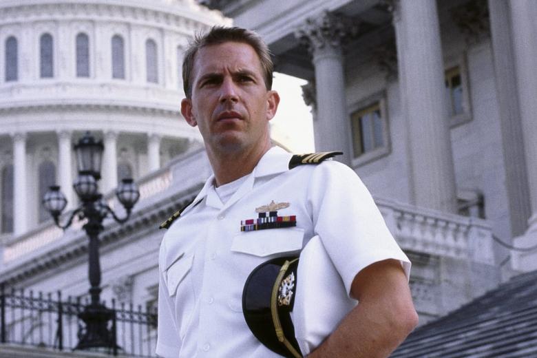 Kevin Costner en No hay salida (1987)