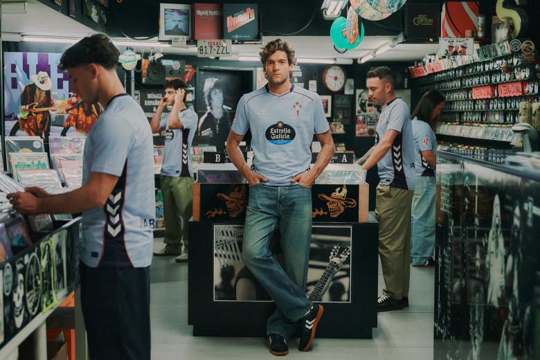 Así es la camiseta local del Celta, que regresa a Europa, para la 25/26