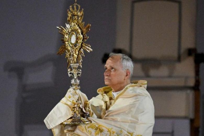 Momento de la adoración eucarística en la vigilia del Jubileo de los Jóvenes