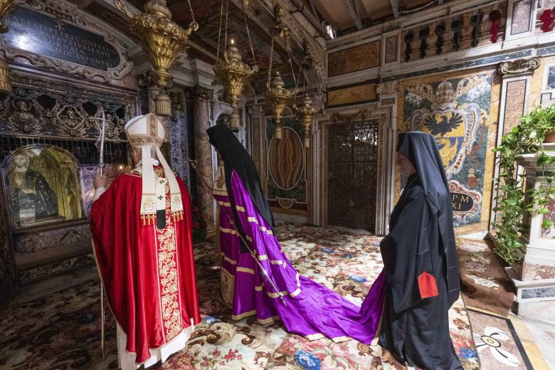 El Papa León XIV presidió la celebración de la Solemnidad dominical de los Santos Pedro y Pablo, patronos de la diócesis y de la ciudad de Roma, en la Basílica de San Pedro del Vaticano el 29 de junio de 2025.