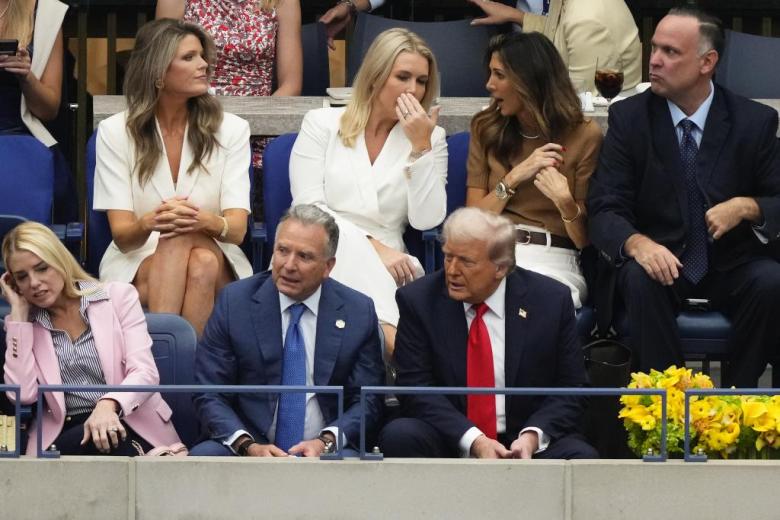 El presidente de Estados Unidos, Donald Trump, en el palco de uno de los patrocinadores del US Open