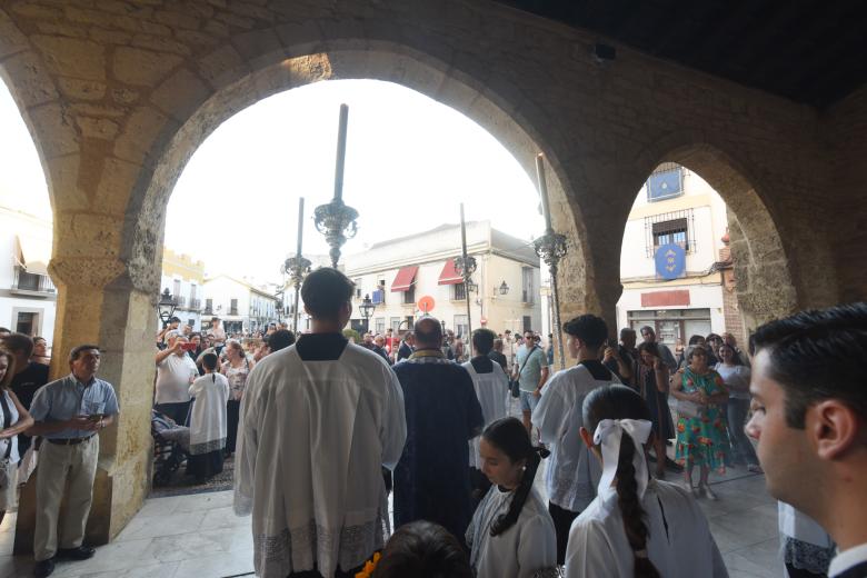 La procesión de la Virgen de Villaviciosa por el barrio de San Lorenzo, en imágenes
