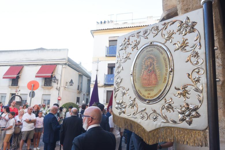 La procesión de la Virgen de Villaviciosa por el barrio de San Lorenzo, en imágenes