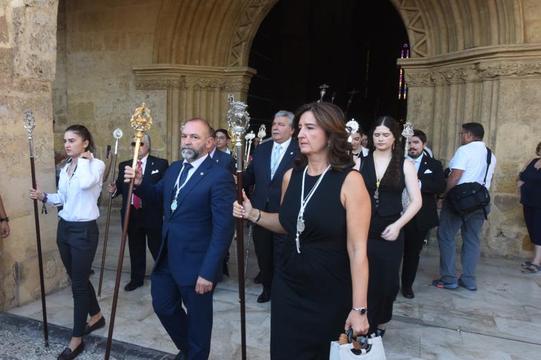 La procesión de la Virgen de Villaviciosa por el barrio de San Lorenzo, en imágenes