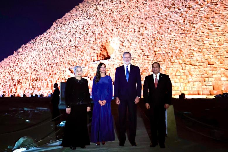 Una imagen de la visita de los Reyes a las pirámides de Guiza