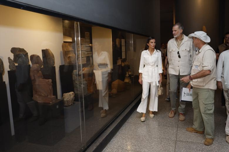 Los Reyes Felipe VI y la Reina Letizia visitan el Museo de Luxor, a 19 de septiembre de 2025, en El Cario (Egipto). Los Reyes han realizado su primer viaje de Estado a la República Árabe de Egipto del 16 al 19 de septiembre, que sirve para poner de relieve y reforzar los lazos y las relaciones bilaterales entre ambos países.

Casa Real
19 SEPTIEMBRE 2025;REYES;EGIPTO
19/9/2025