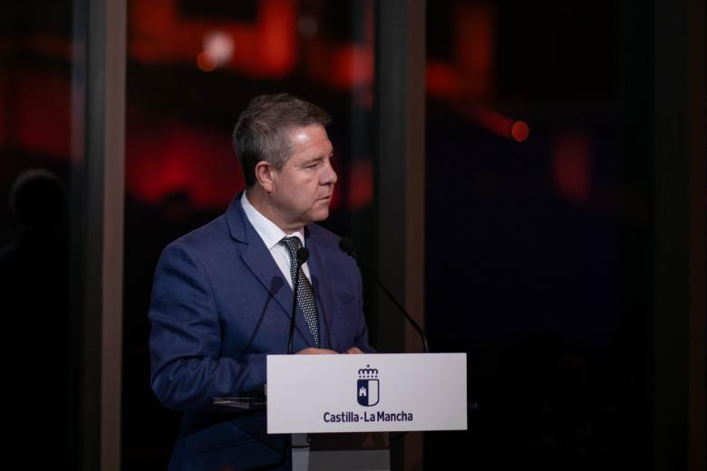 El presidente de Castilla-La Mancha, Emiliano García-Page, durante inauguración de la iluminación del Castillo de Molina de Aragón