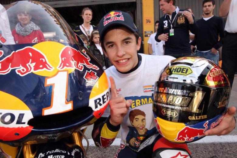 Marc Márquez consiguió su primer Mundial en el año 2010 y en la extinta categoría de 125cc, lo que en la actualidad correspondería a Moto3