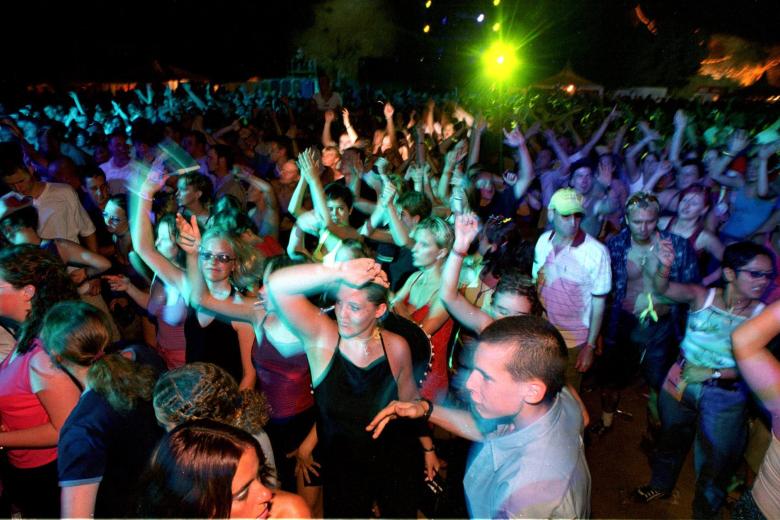 La cadena MTV celebró en el año 2000 dos macroconciertos a los que acudieron miles de jóvenes turistas.