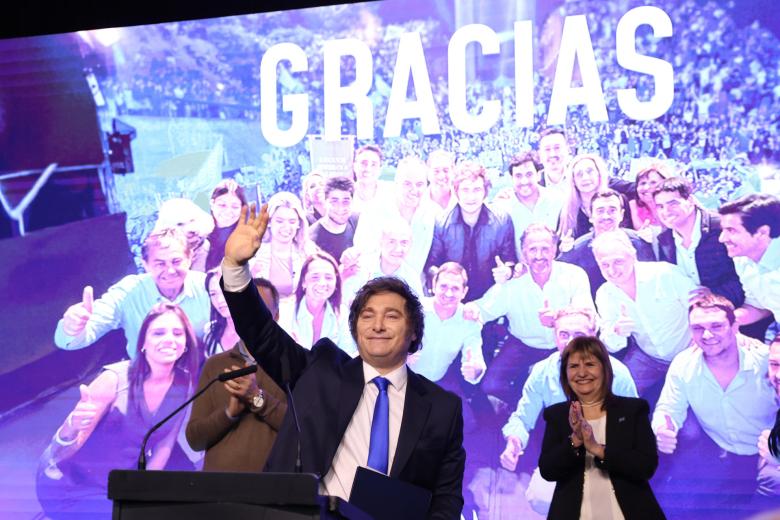 El presidente de Argentina, Javier Milei, celebrando su victoria.