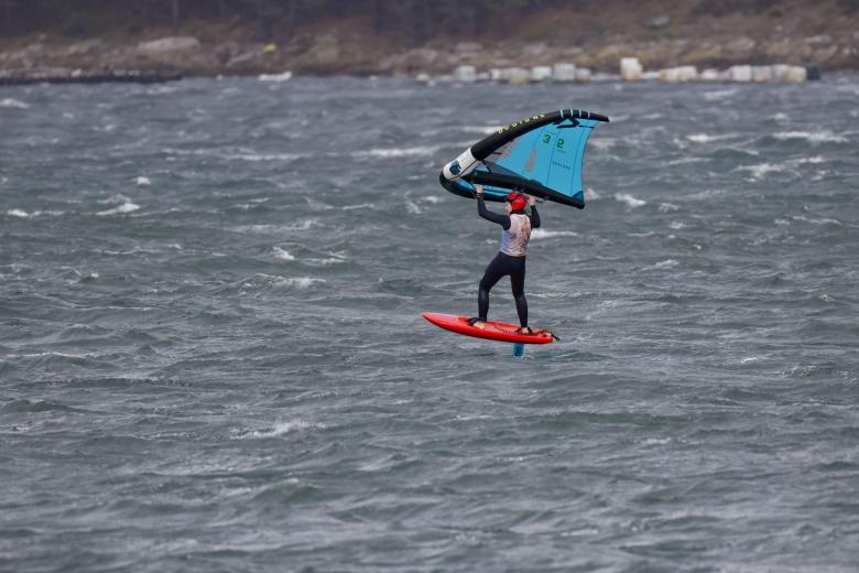 VALDOVIÑO (A CORUÑA), 11/11/2025.- Un frente atlántico asociado a la borrasca Claudia dejará precipitaciones, especialmente en Galicia y también afectarán al oeste de Castilla y León y noroeste de Extremadura. La temperaturas máximas experimentarán, en general, un ascenso. En la imagen, la playa de A Frouxeira en Valdoviño (A Coruña) esta mañana. EFE/ kiko delgado
