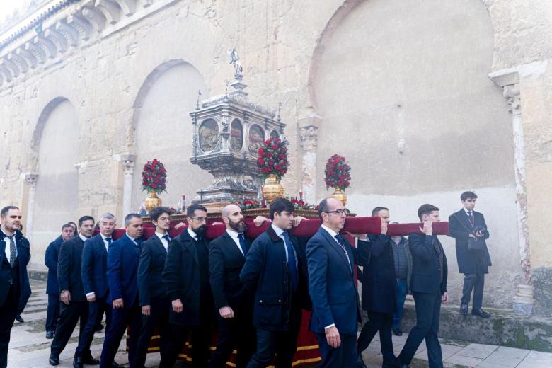 Las Reliquias de los Santos Mártires en procesión, en imágenes