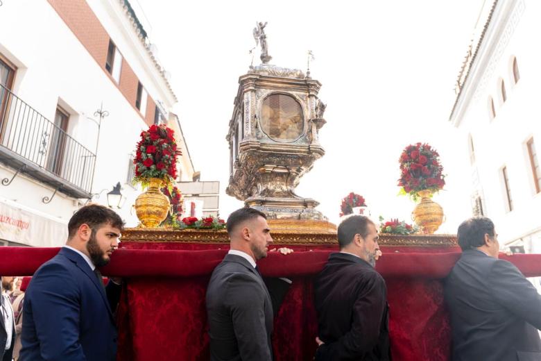 Las Reliquias de los Santos Mártires en procesión, en imágenes