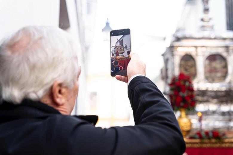 Las Reliquias de los Santos Mártires en procesión, en imágenes