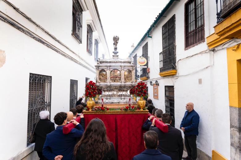 Las Reliquias de los Santos Mártires en procesión, en imágenes