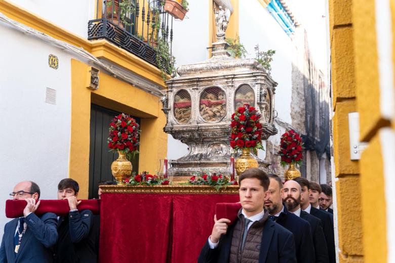 Las Reliquias de los Santos Mártires en procesión, en imágenes