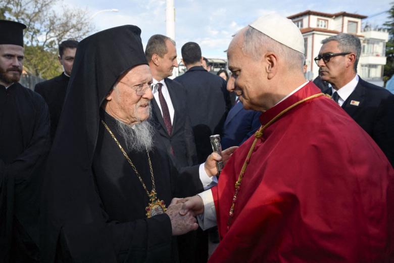 En esa fecha, más de 300 obispos convocados por el emperador romano Constantino y llegados de todas partes se reunieron para poner fin a sus diferencias y poner las bases para el dogma de la divinidad de Jesús: un momento histórico de unión al que siguieron siglos de cismas que duran hasta ahora.