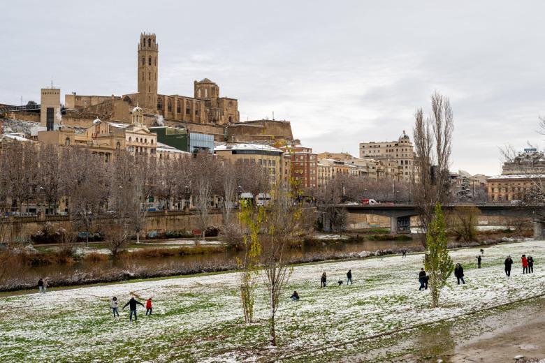 ÁVILA (ESPAÑA), 05/01/2026.- Vista de la nieve en Ávila este lunes que ha registrado temperaturas de menos seis grados durante la madrugada. EFE/ Raúl Sanchidrián