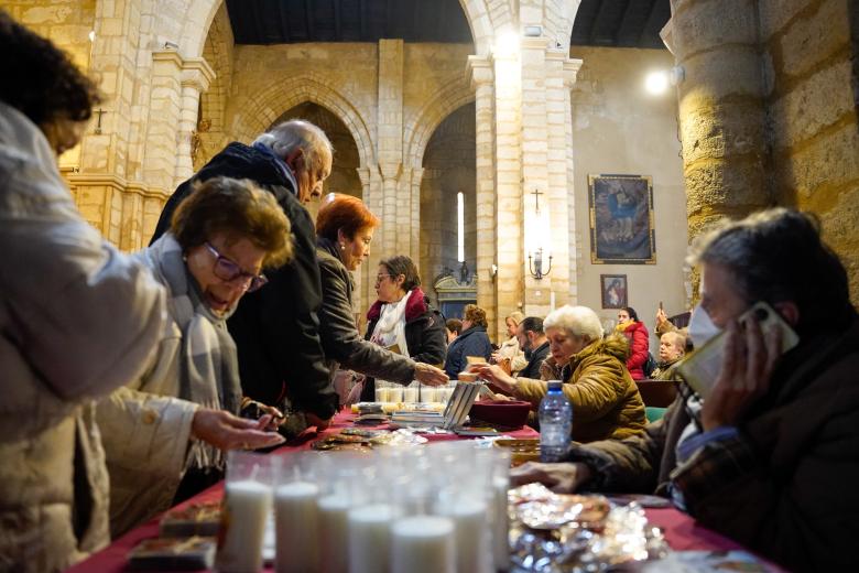 Besamanos a la Virgen de los Remedios en la parroquia de San Lorenzo (Córdoba)