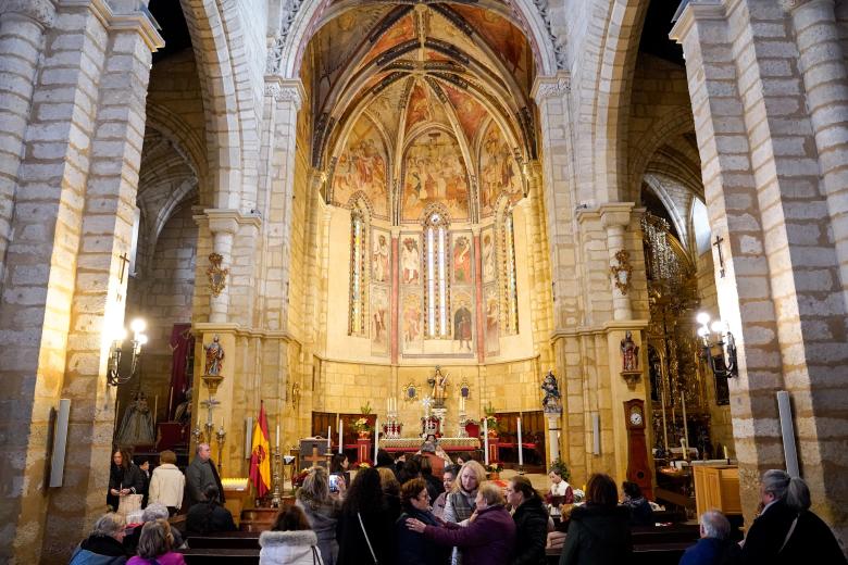 Besamanos a la Virgen de los Remedios en la parroquia de San Lorenzo (Córdoba)