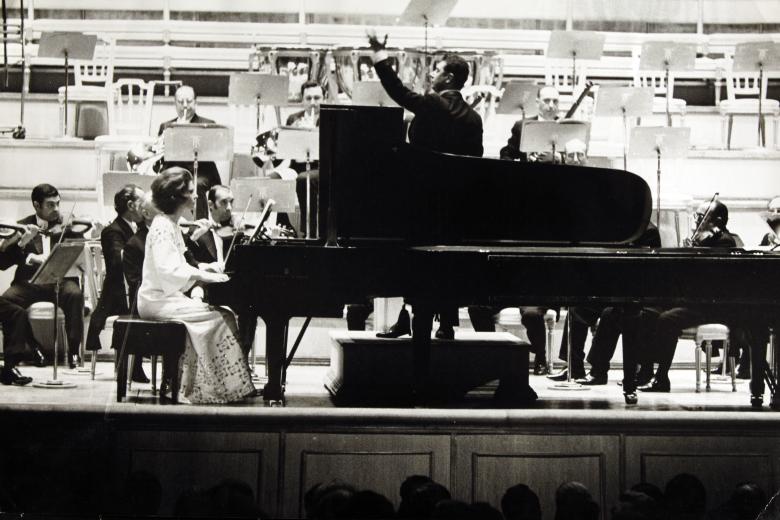 Irene de Grecia tocando el piano en Teatro Real de Madrid