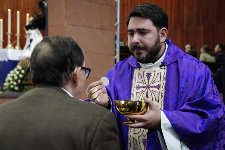 La misa funeral en Adamuz por las víctimas del accidente ferroviario, en imágenes