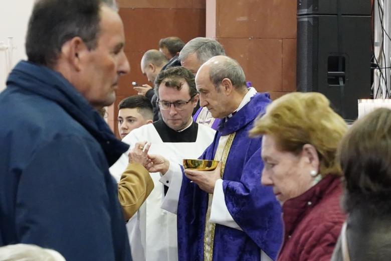 La misa funeral en Adamuz por las víctimas del accidente ferroviario, en imágenes