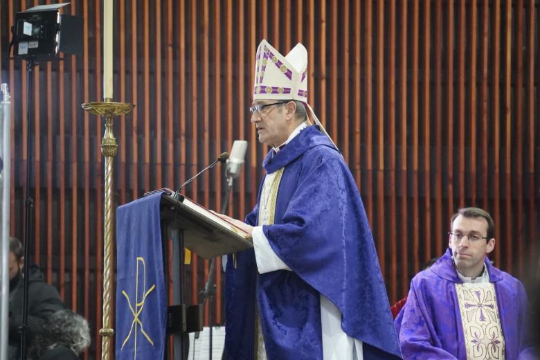 La misa funeral en Adamuz por las víctimas del accidente ferroviario, en imágenes