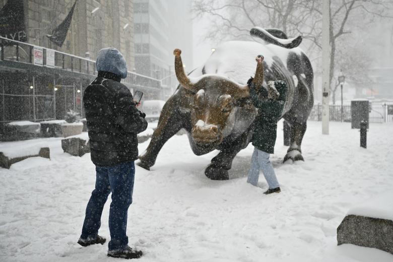 El temporal ha dejado calles y carreteras difícilmente practicables desde Texas, pasando por Oklahoma o Tennessee, hasta Pensilvania y Nueva York, debido a la cantidad de nieve y hielo