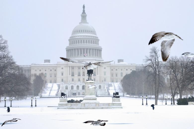 El capitolio de los Estados Unidos en Washington, D.C. también estuvo cubierto de nueve. Debido a este gran temporal, los ciudadanos pudieron salir de sus casas y apreciar una helada pero bonita escena