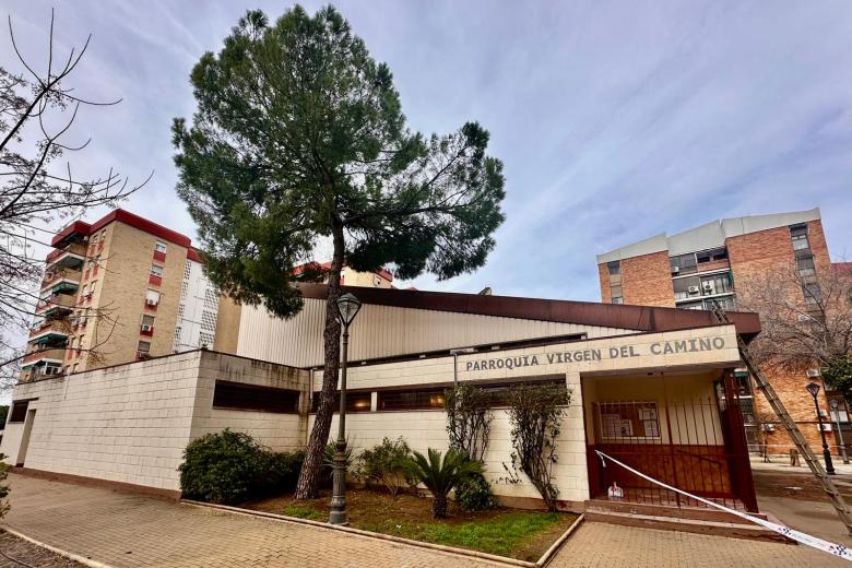 -Parroquia Virgen del Camino, con el techo arrancado