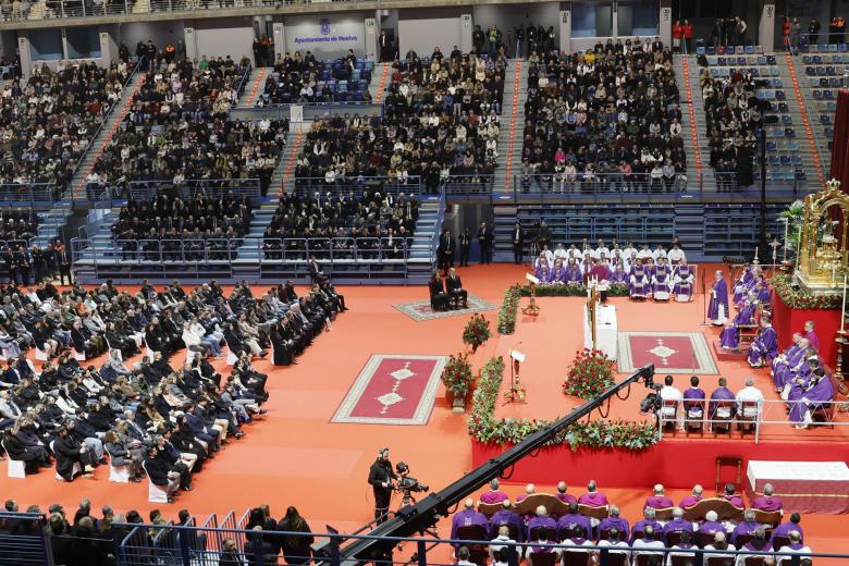 Imagen del Palacio de los Deportes de Huelva Carolina Marín durante la Misa funeral por los fallecidos en el accidente de Adamuz (Córdoba)