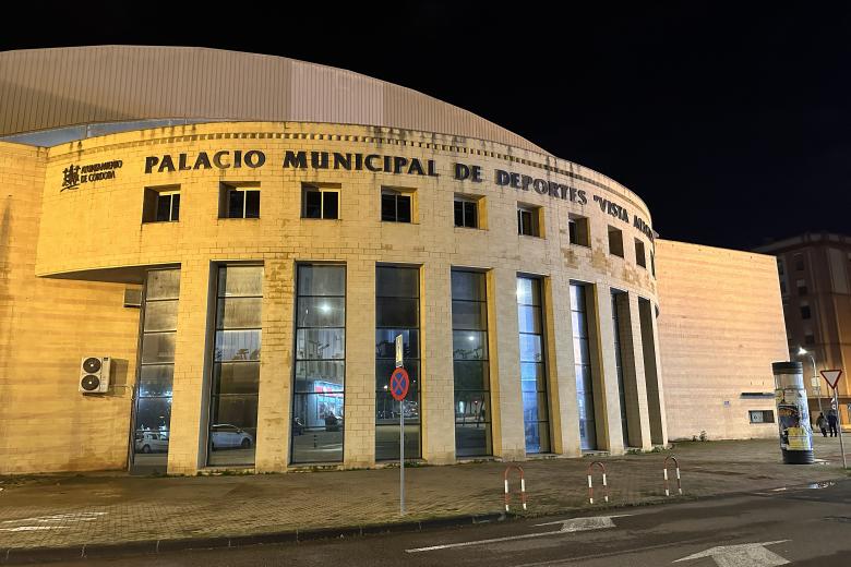 El Palacio de Deportes Vistalegre de Córdoba se ha habilitado para atender a las personas desalojadas por la crecida del río.