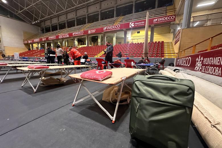 El Palacio de Deportes Vistalegre de Córdoba se ha habilitado para atender a las personas desalojadas por la crecida del río.