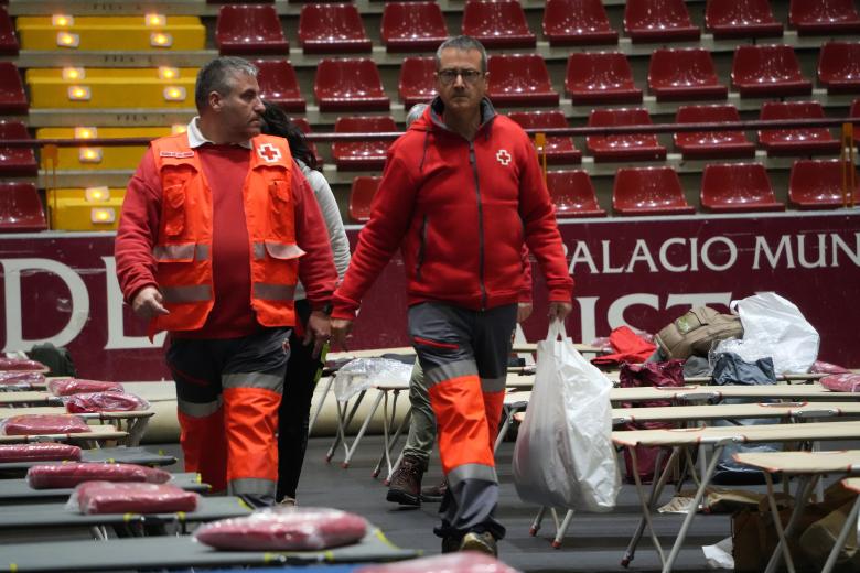 El Palacio de Deportes Vistalegre de Córdoba se ha habilitado para atender a las personas desalojadas por la crecida del río.