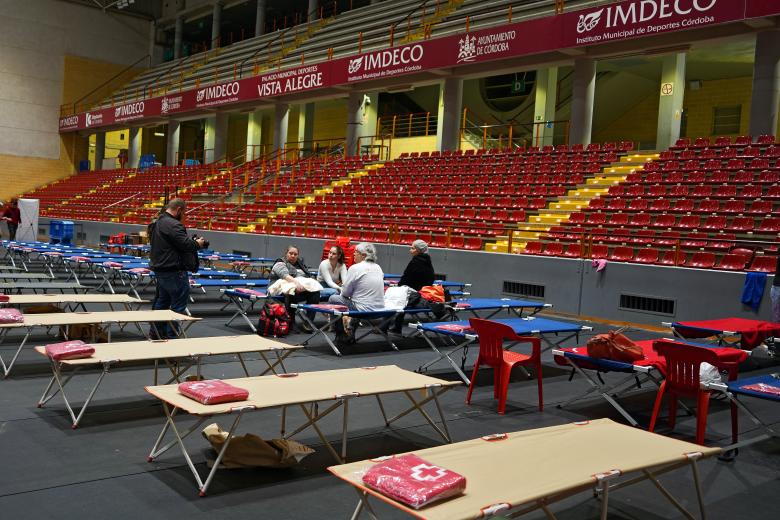 El Palacio de Deportes Vistalegre de Córdoba se ha habilitado para atender a las personas desalojadas por la crecida del río.