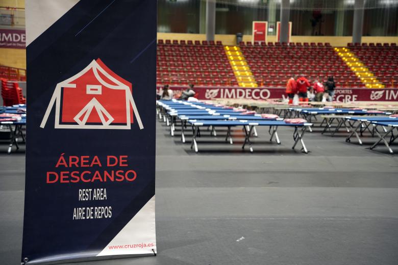 El Palacio de Deportes Vistalegre de Córdoba se ha habilitado para atender a las personas desalojadas por la crecida del río.