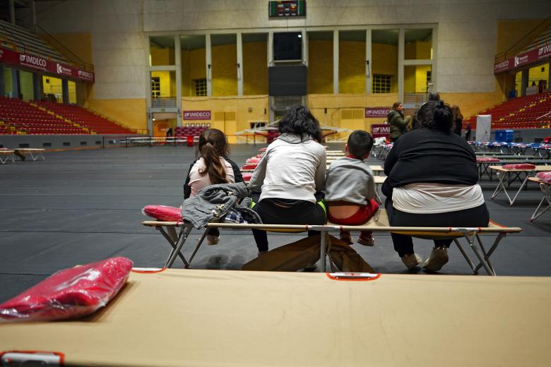 El Palacio de Deportes Vistalegre de Córdoba se ha habilitado para atender a las personas desalojadas por la crecida del río.