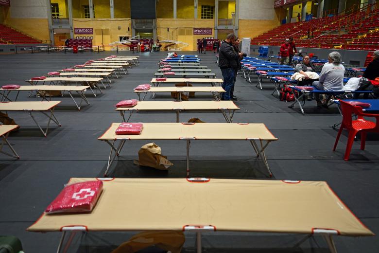 El Palacio de Deportes Vistalegre de Córdoba se ha habilitado para atender a las personas desalojadas por la crecida del río.